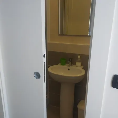 Iris לינה וארוחת בוקר